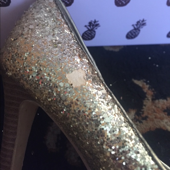 Gold Glittery Sequin stacked heels! ✨ - Picture 4 of 6