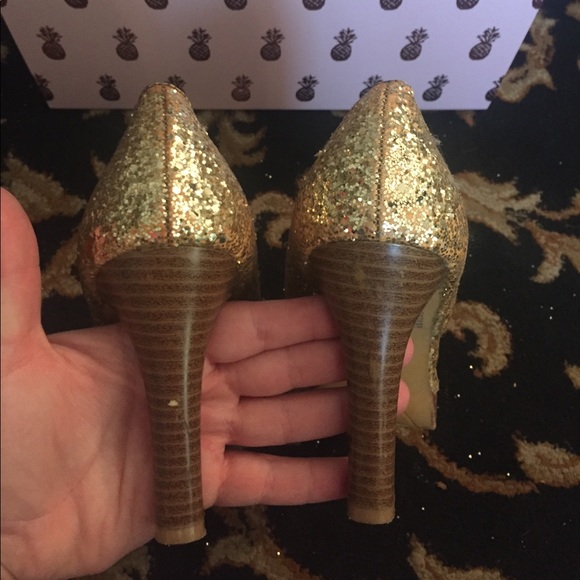 Gold Glittery Sequin stacked heels! ✨ - Picture 5 of 6