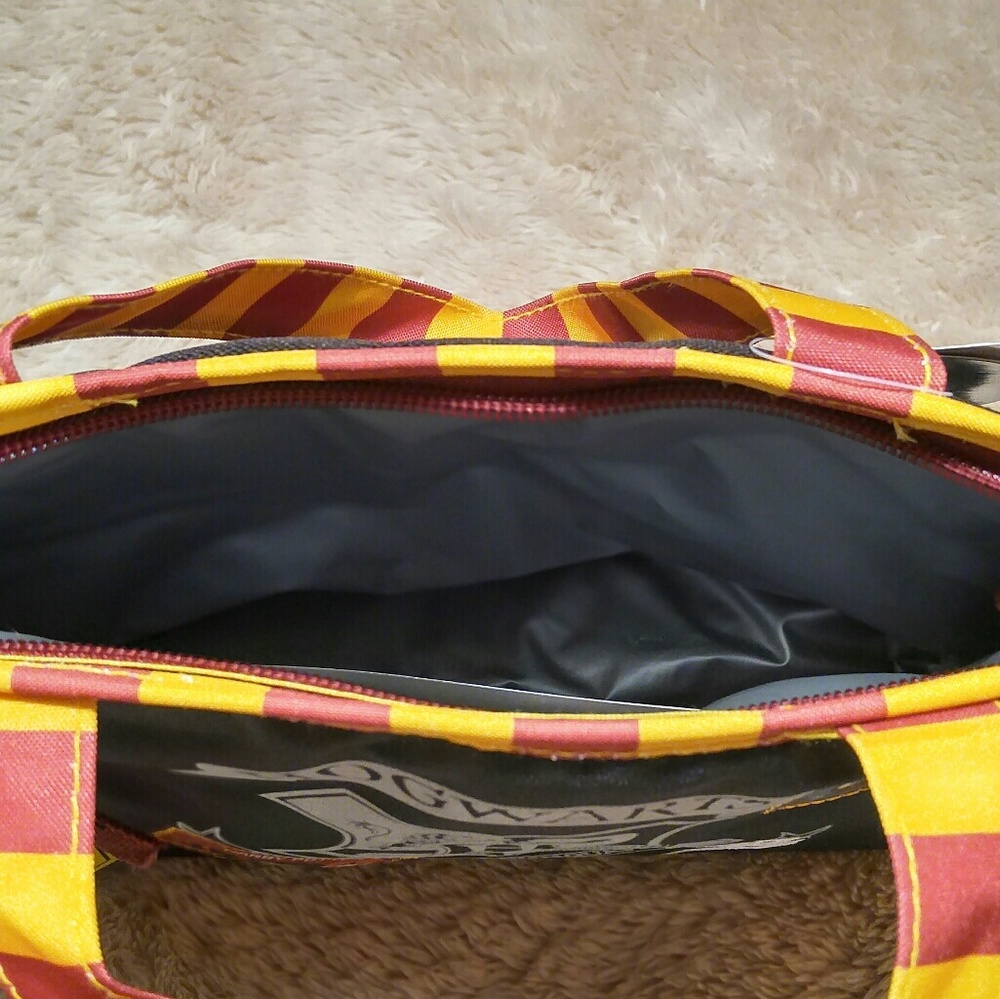 FINAL! Harry Potter Hogwarts Insulated Lunch Bag - Picture 6 of 6
