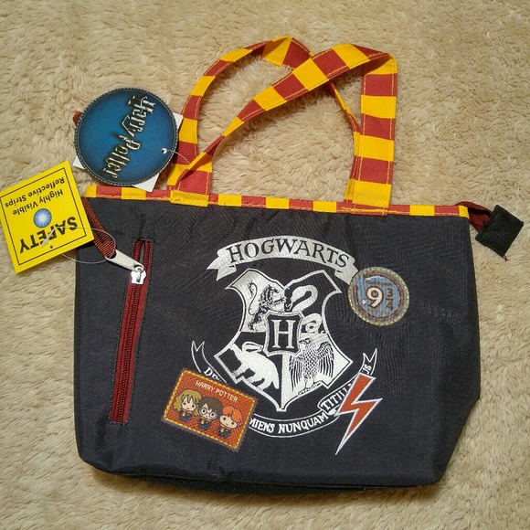 FINAL! Harry Potter Hogwarts Insulated Lunch Bag - Picture 2 of 6
