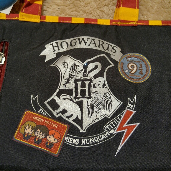 FINAL! Harry Potter Hogwarts Insulated Lunch Bag - Picture 3 of 6