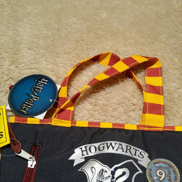 FINAL! Harry Potter Hogwarts Insulated Lunch Bag - Picture 4 of 6