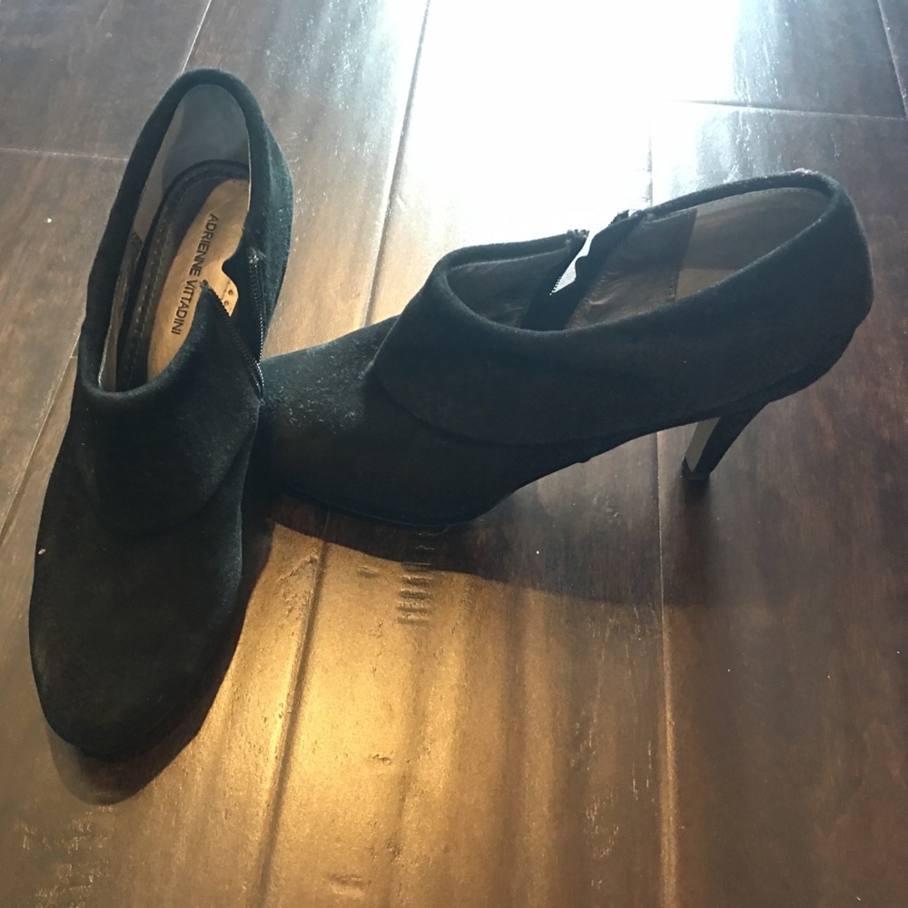 Gently Used Ultra Chic Booties!