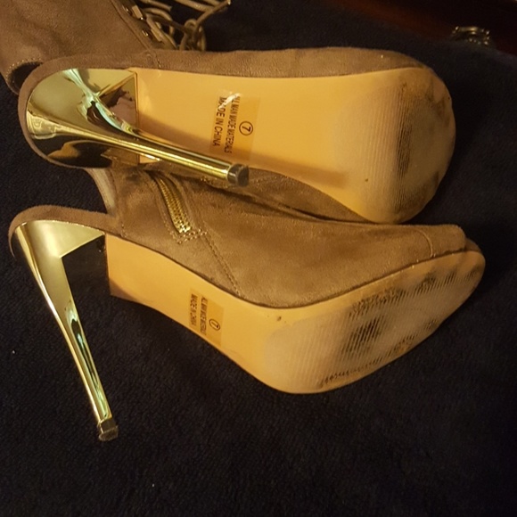 Heels - Picture 3 of 4