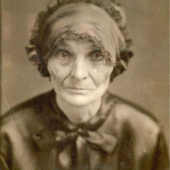 Meet your Posher, Amber - Picture 1 of 1