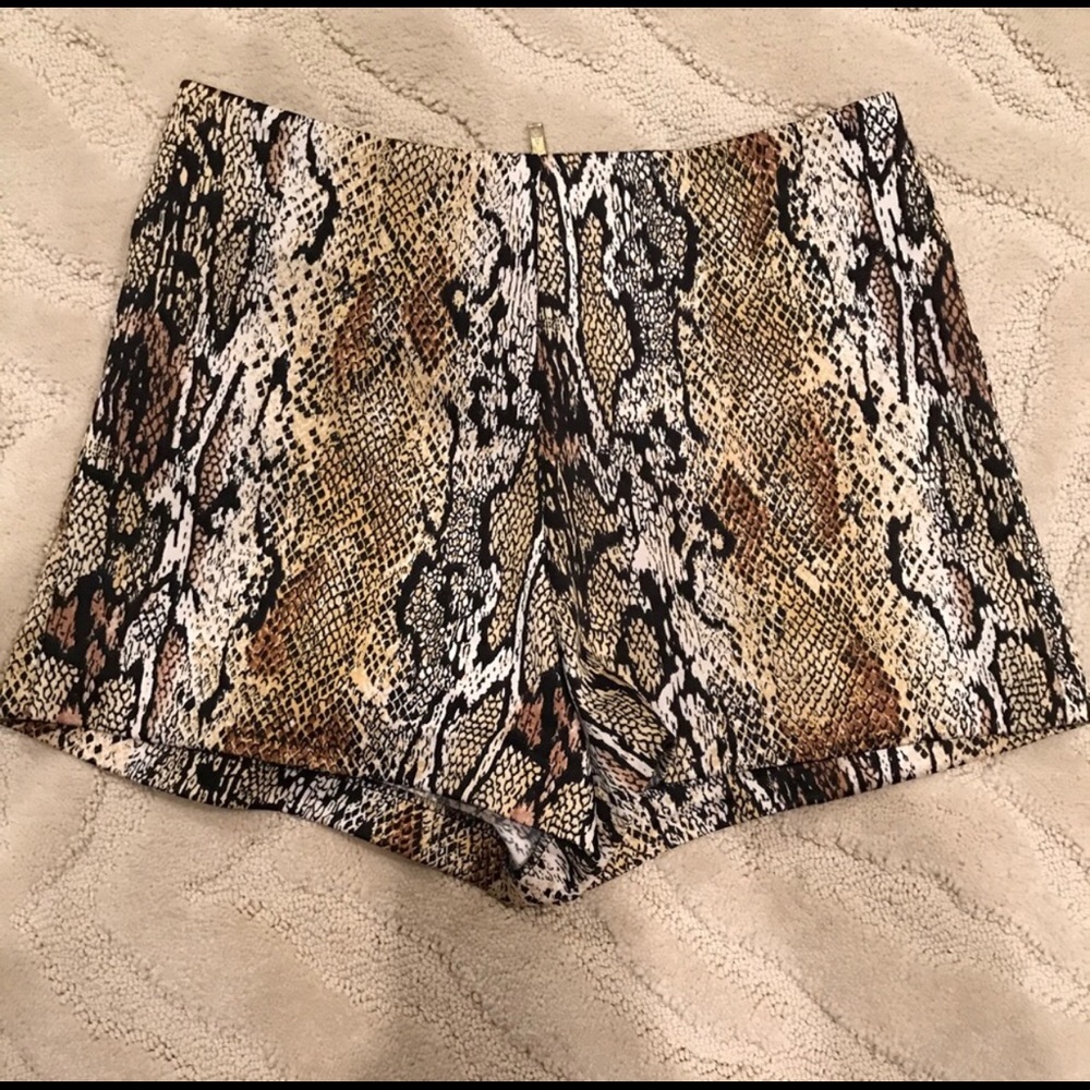 Naven shorts size Small