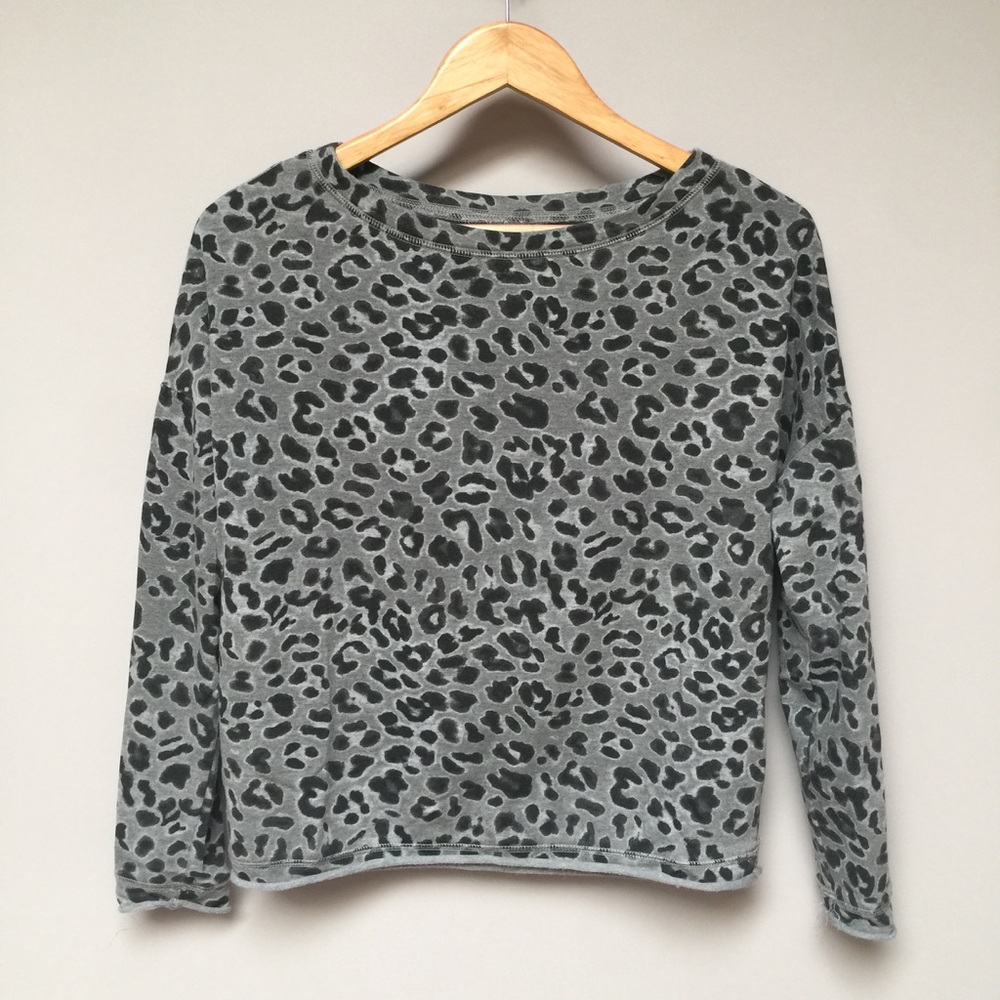 ANIMAL PRINT PULLOVER SWEATER