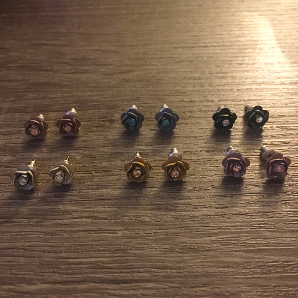 Set of 6 rose stub earrings