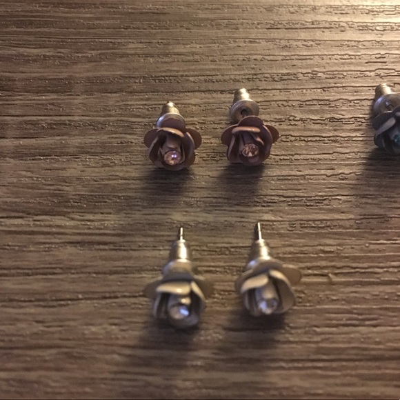Set of 6 rose stub earrings - Picture 2 of 4