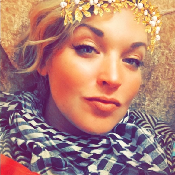 Meet your Posher, Amanda - Picture 4 of 4