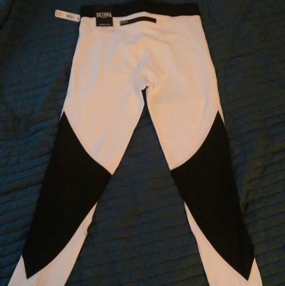 Black and white Victorias Sport pants