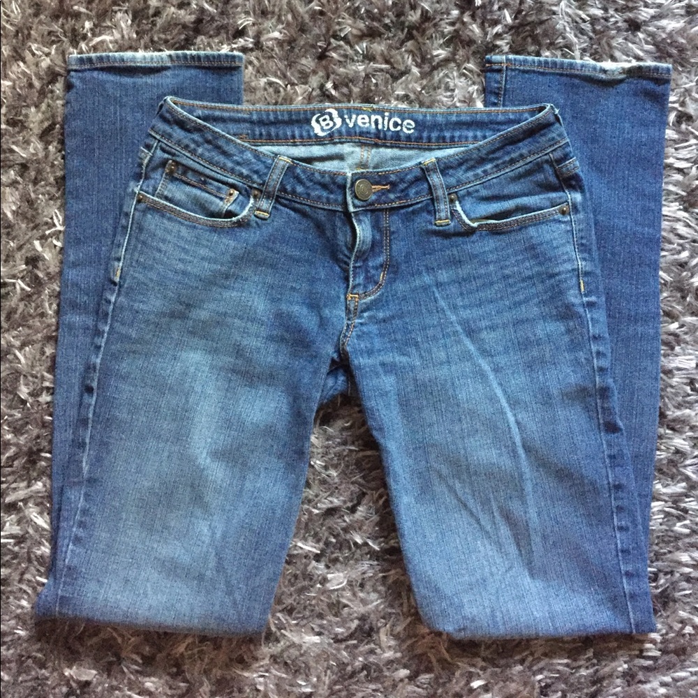 Bullhead medium wash straight leg jeans