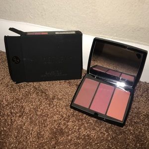 ABH Blush Trio shade: Berry Adore