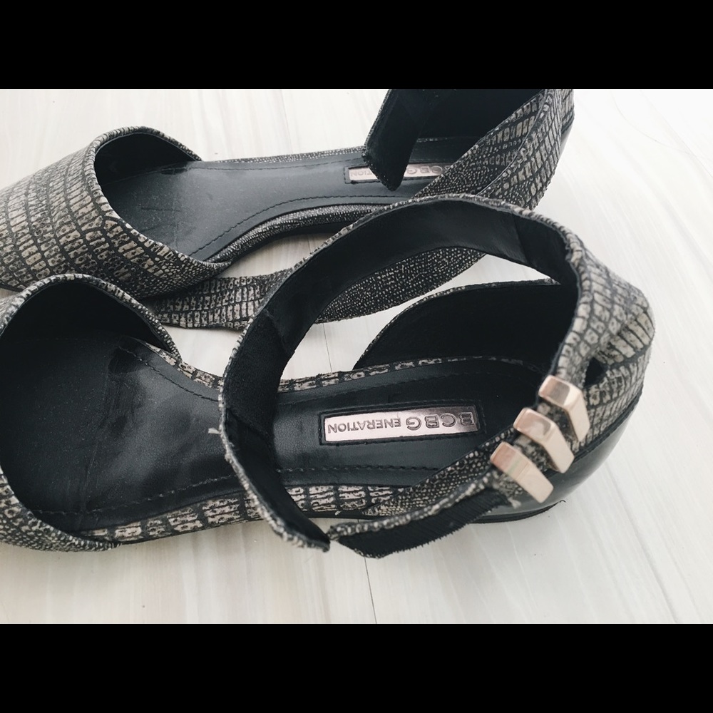 BCBGENERATION Pointed Toe Ankle Buckled Flats - Picture 3 of 3