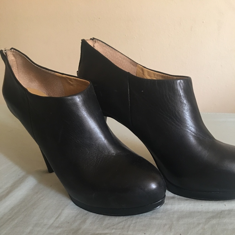 Nine West Black size 10 booties
