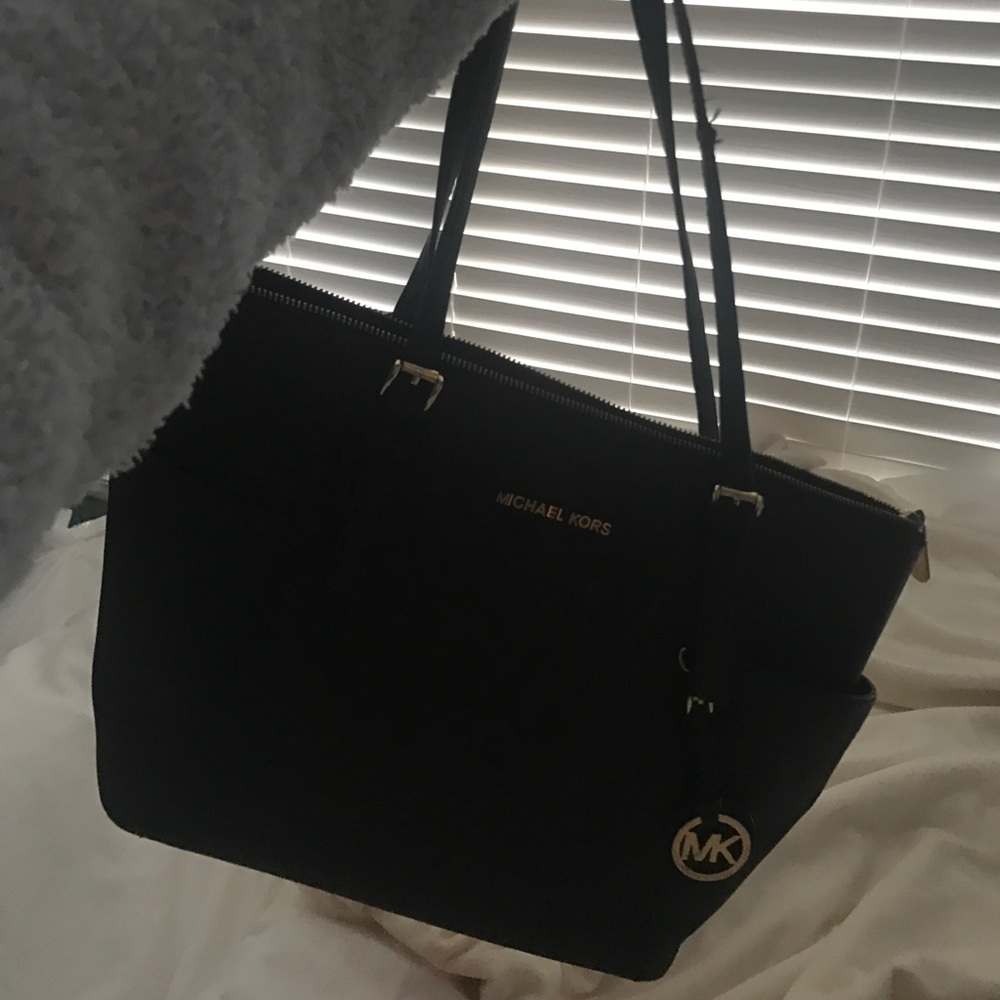 practically new black Michael Kors purse!!!