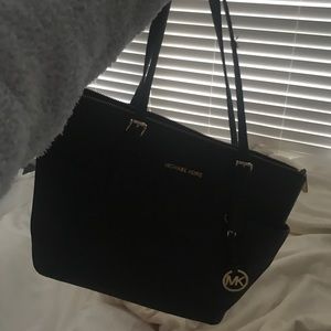 practically new black Michael Kors purse!!!