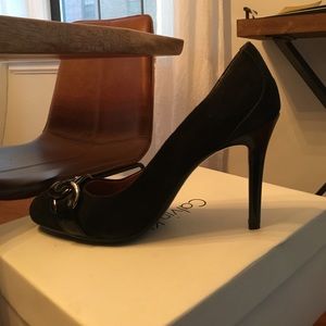 Calvin Klein size 7.5 suede 4" pumps