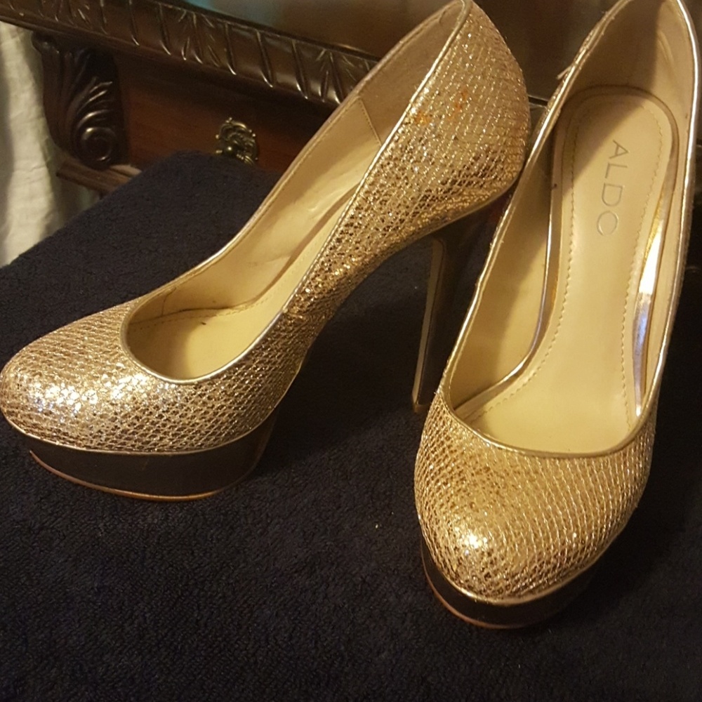 Heels - Picture 2 of 4