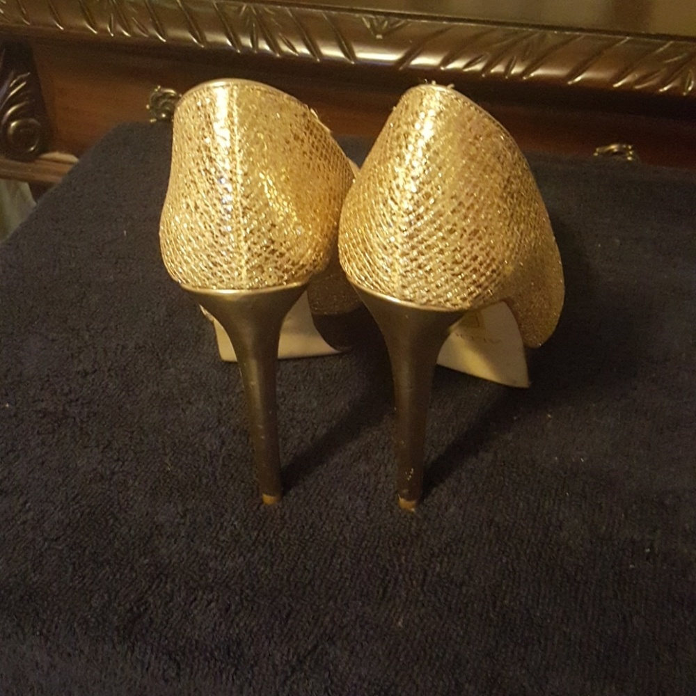 Heels - Picture 4 of 4