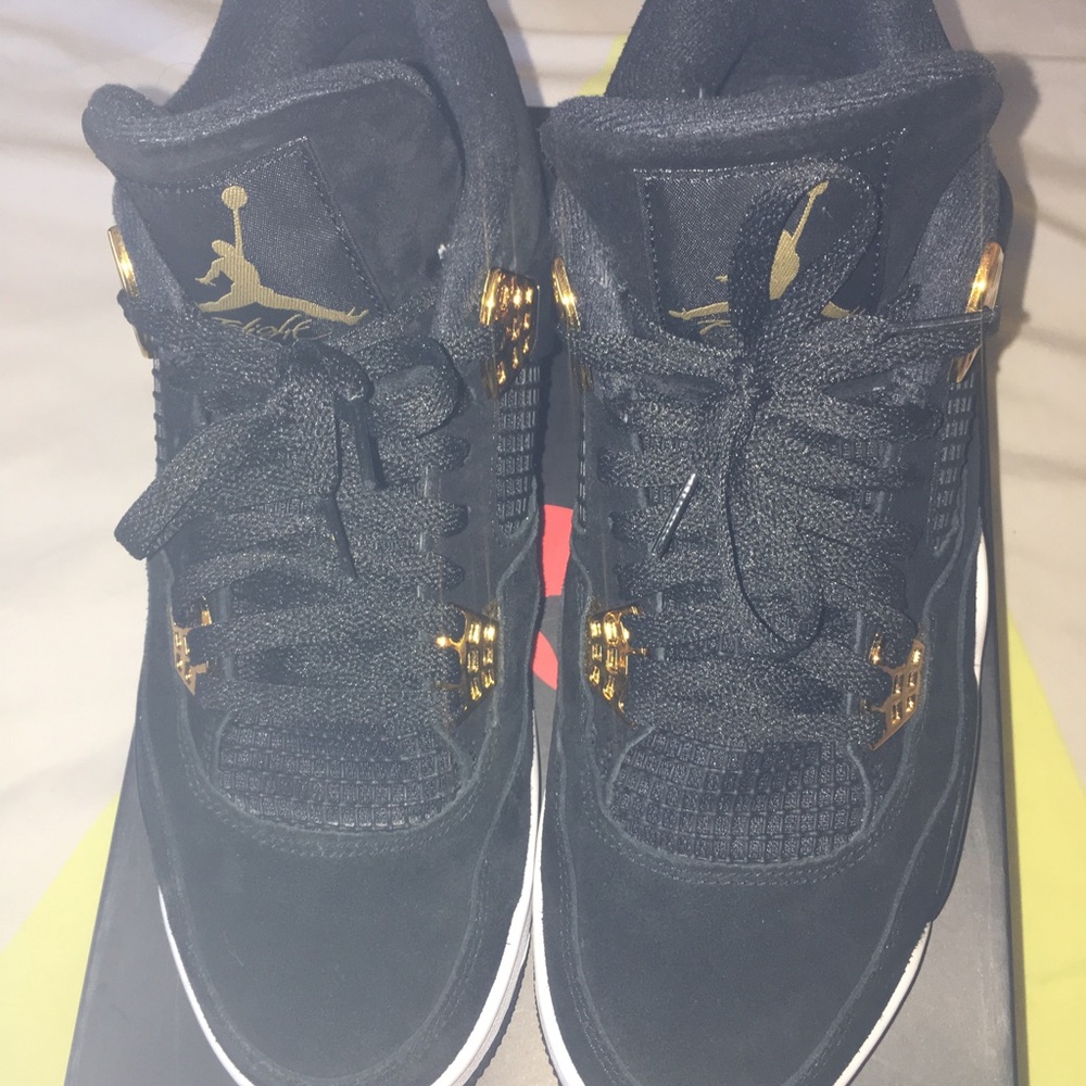 Air Jordan 4 "royalty"