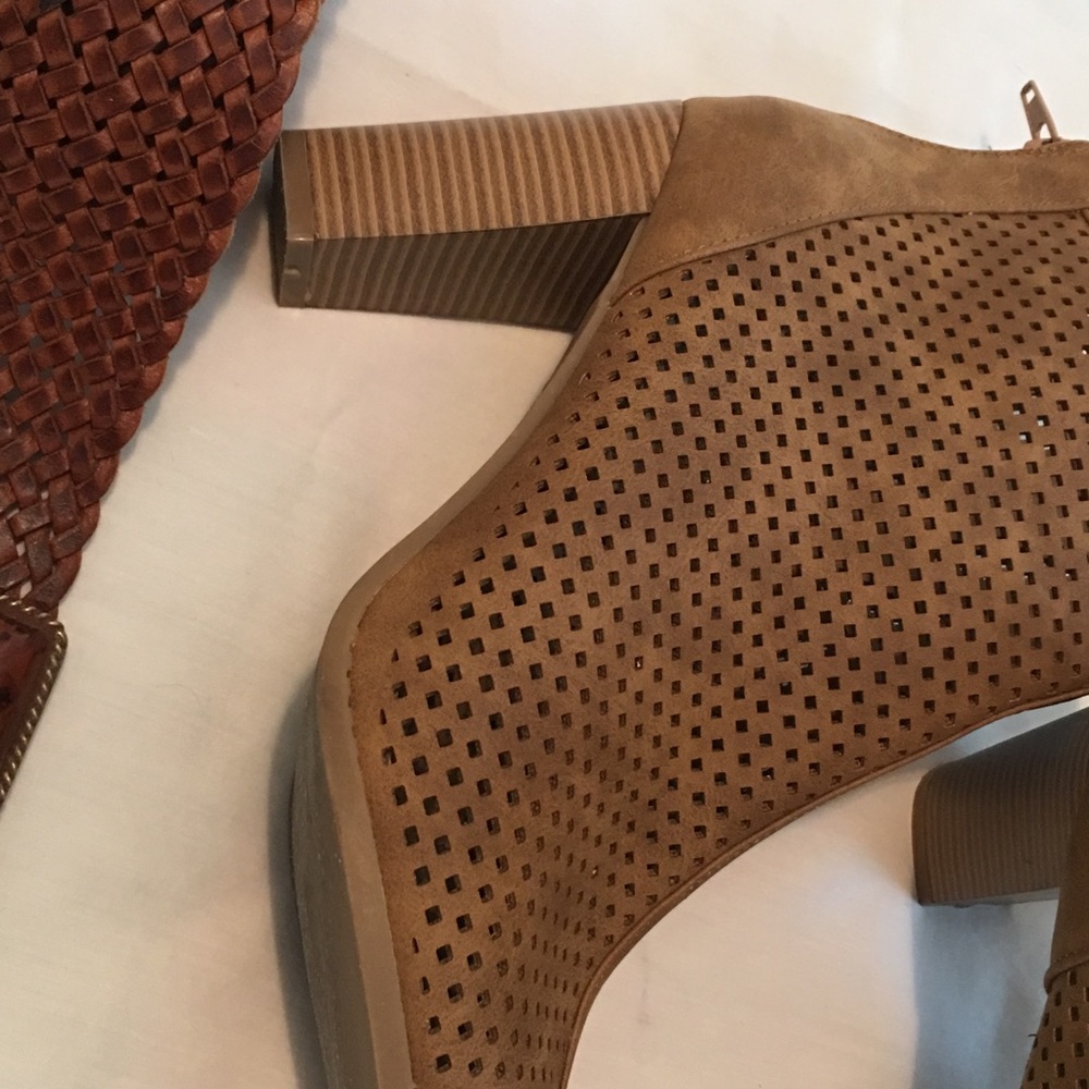 Your suede supply in fabulous shoes! - Picture 3 of 7