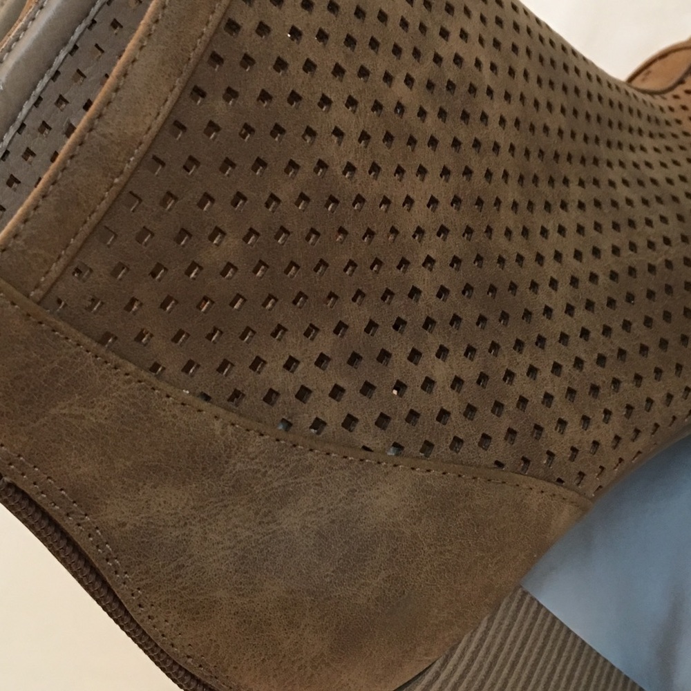 Your suede supply in fabulous shoes! - Picture 4 of 7