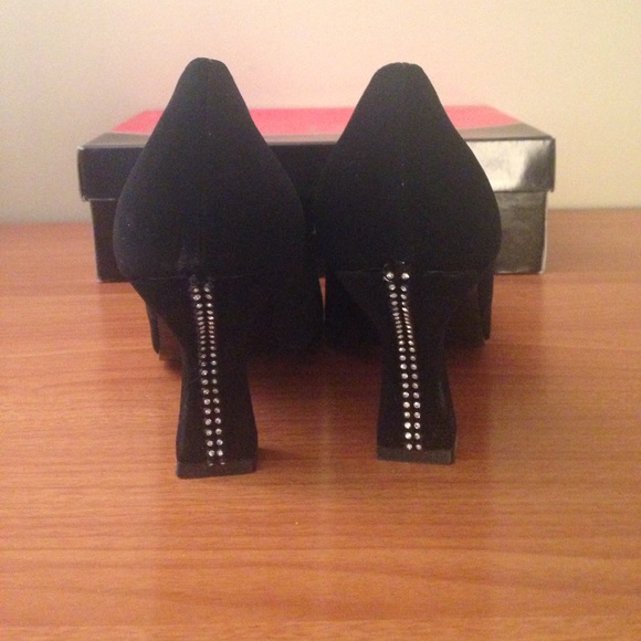 DRESSY BLACK SUEDE LIKE PUMPS WITH CRYSTALS - Picture 2 of 5