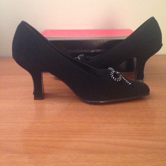 DRESSY BLACK SUEDE LIKE PUMPS WITH CRYSTALS - Picture 3 of 5