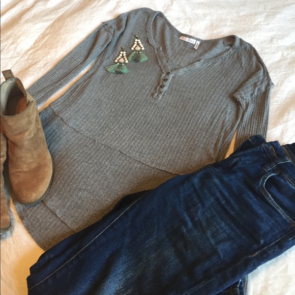 Distressed gray thermal - Picture 2 of 5