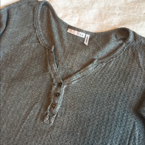 Distressed gray thermal - Picture 4 of 5