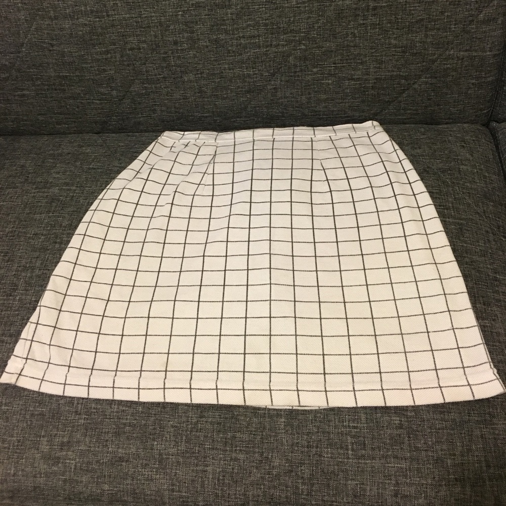 Black and off-white checker print skirt