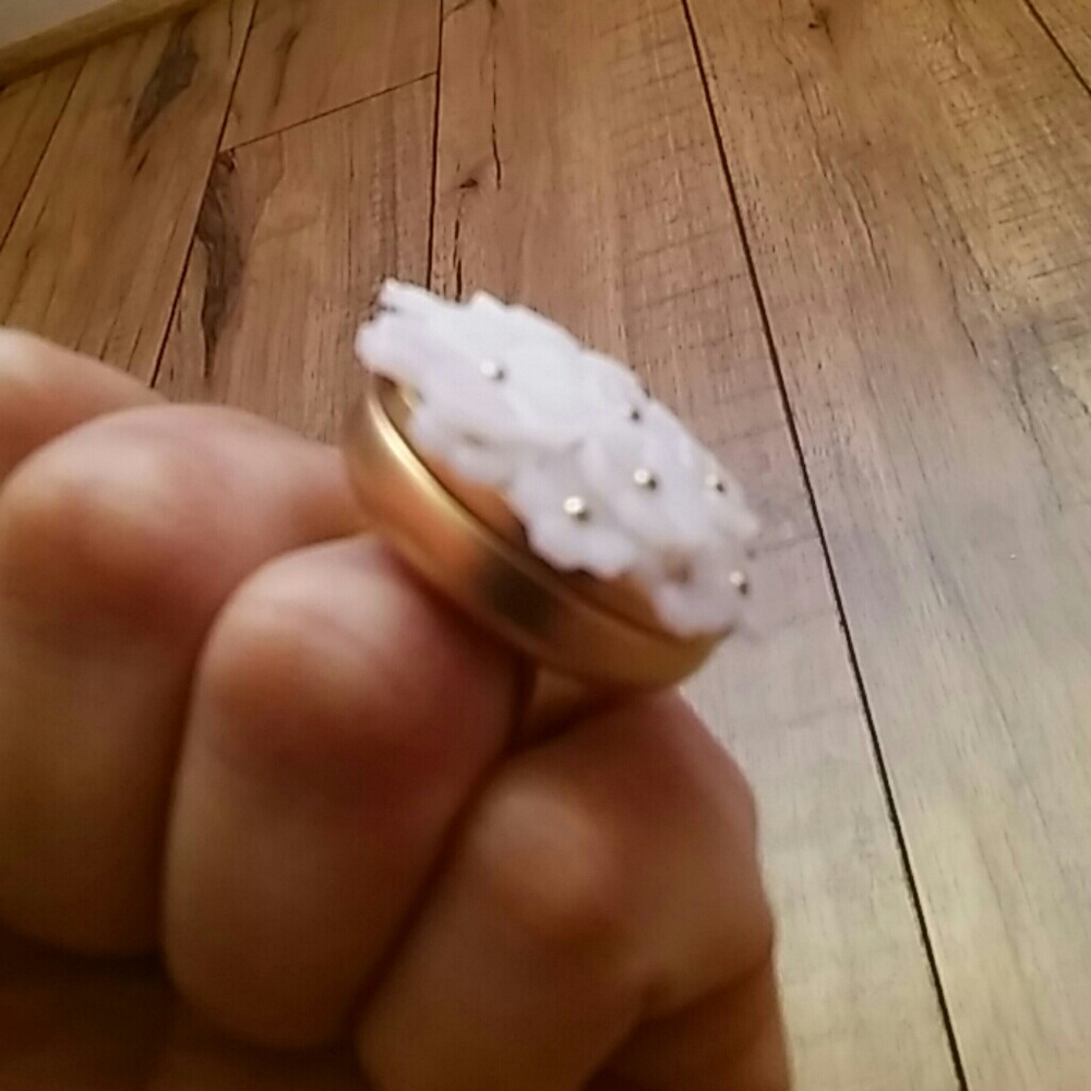 Ring - Picture 3 of 7