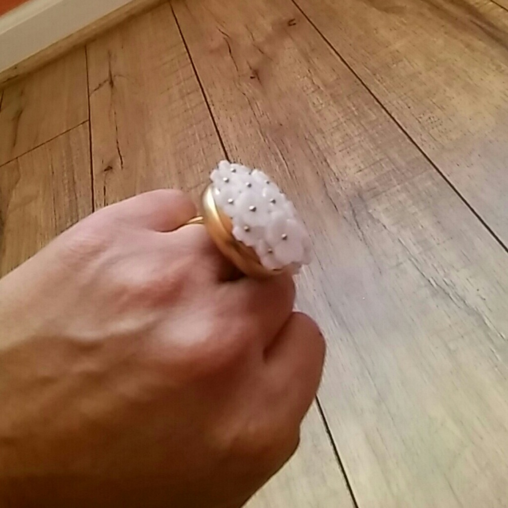 Ring - Picture 4 of 7