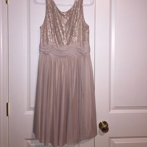 beautiful lace dress!