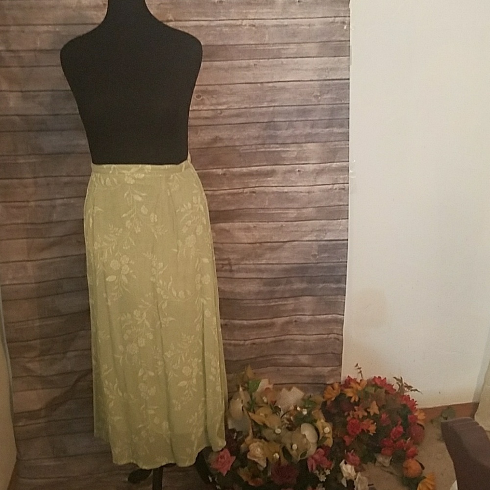 Capacity Pull On  Green Floral Skirt