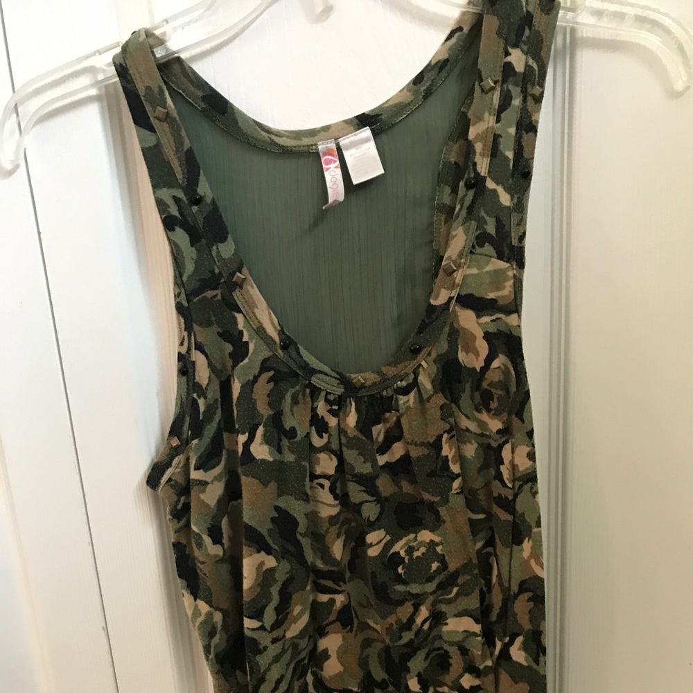Camo tank
