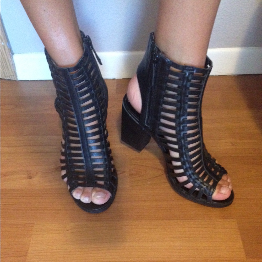CAGED STRAPPED BLACK BLOCK HEEL ZIPPER HEELS