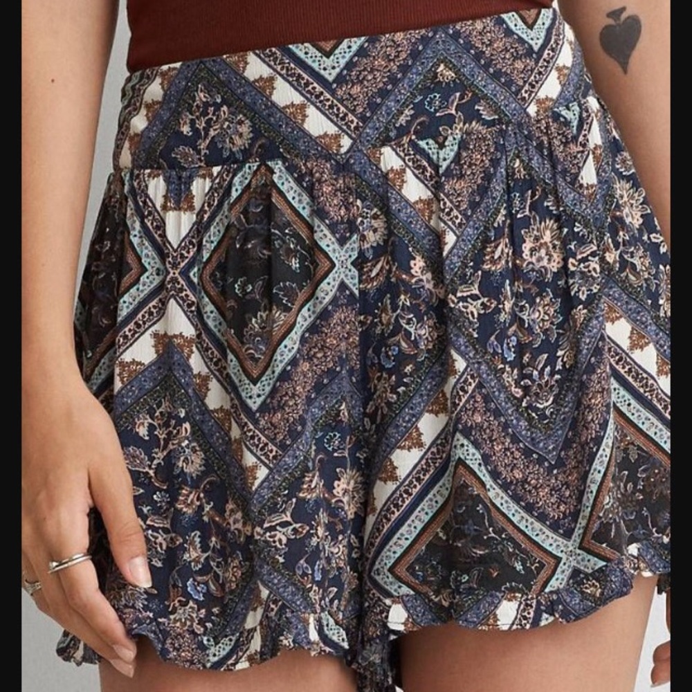 printed american eagle flowy shorts!!