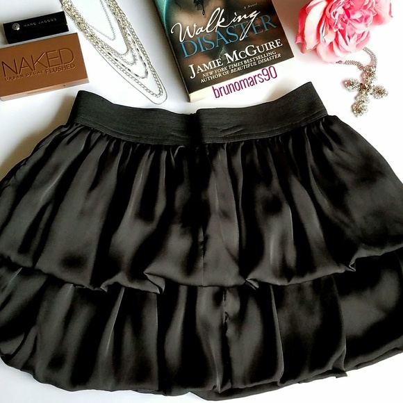 •HP• Tiered Mini Skirt - Picture 4 of 7