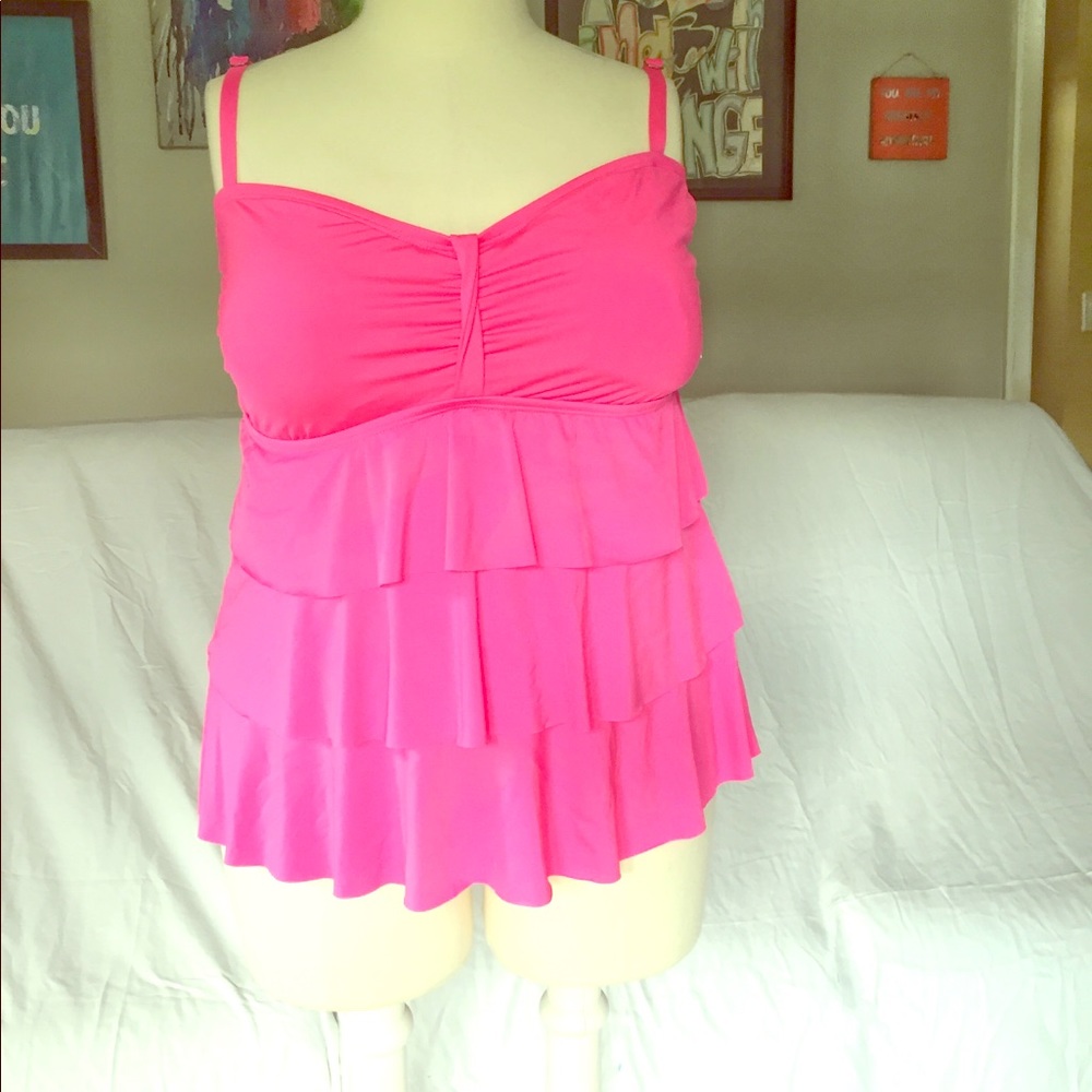 🛍️Kenneth Cole Reaction Pink Ruffle Tankini Top👙