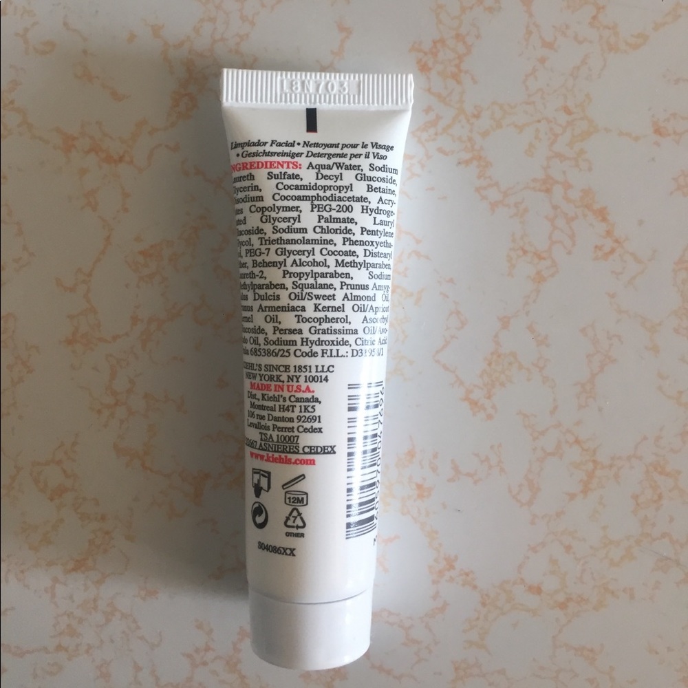 Kiehls and Mario badescu travel cleanser kit - Picture 3 of 5