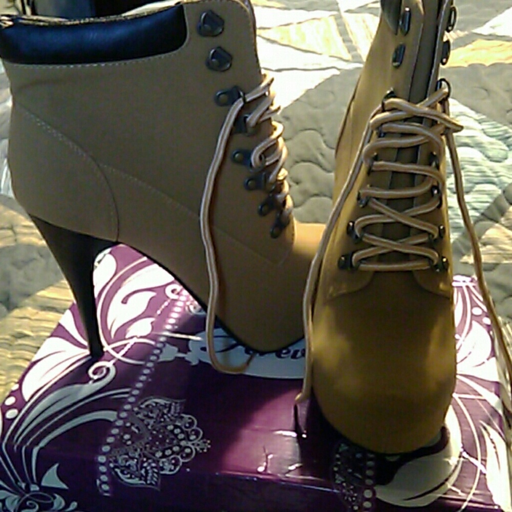 HOT!!!!! Platform booties NWOT
