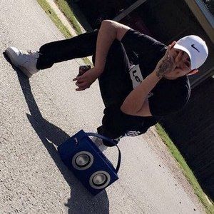 Meet your Posher, Dustin