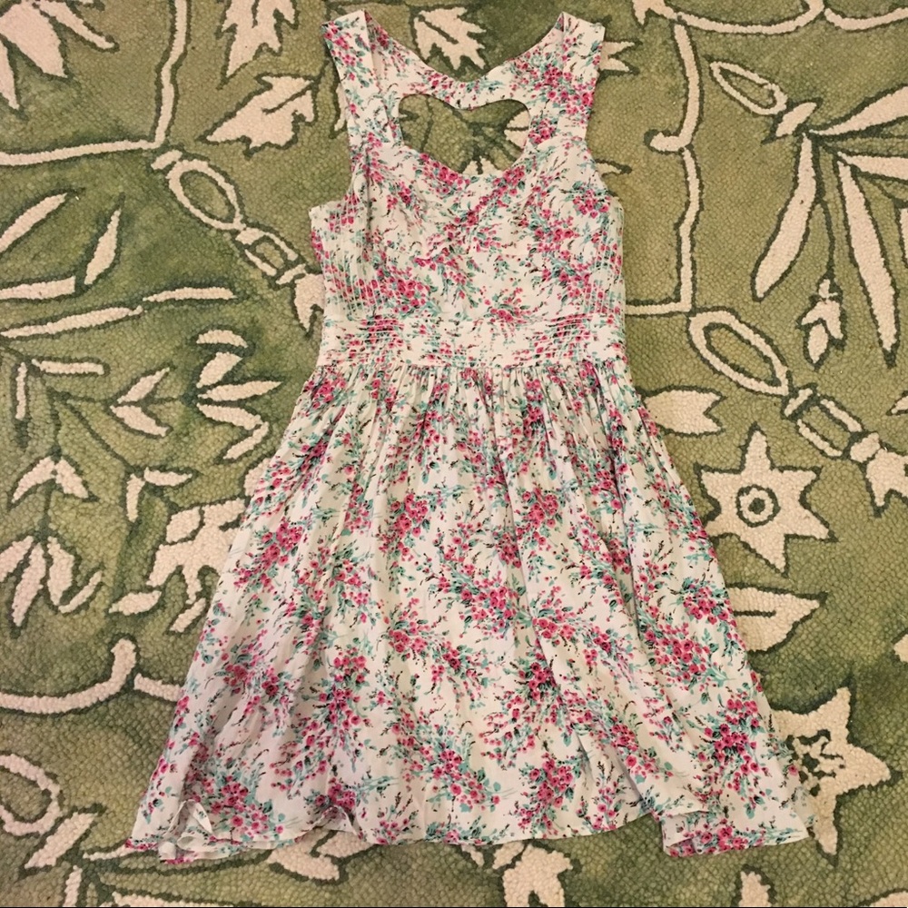 💕3 for $45💕 LC Floral Dress