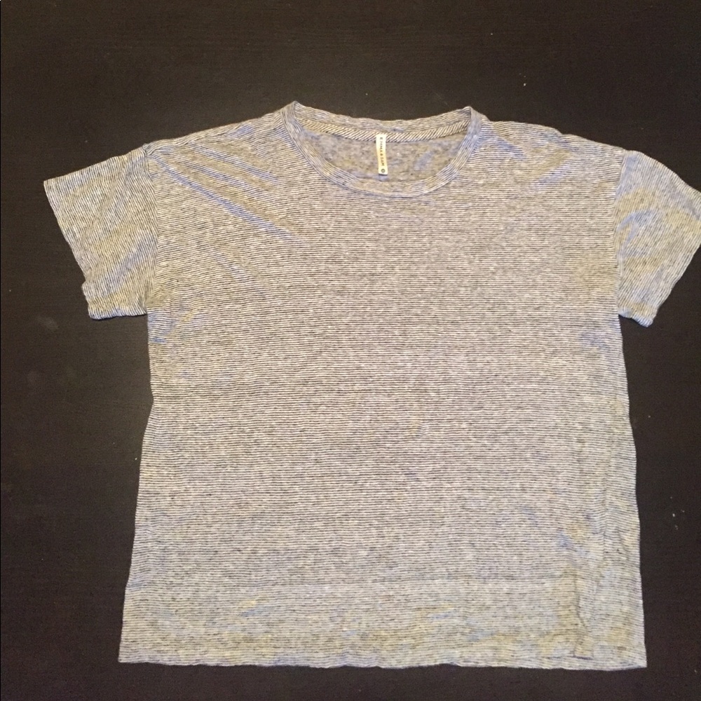 Loose fit, black & white small stripe t-shirt