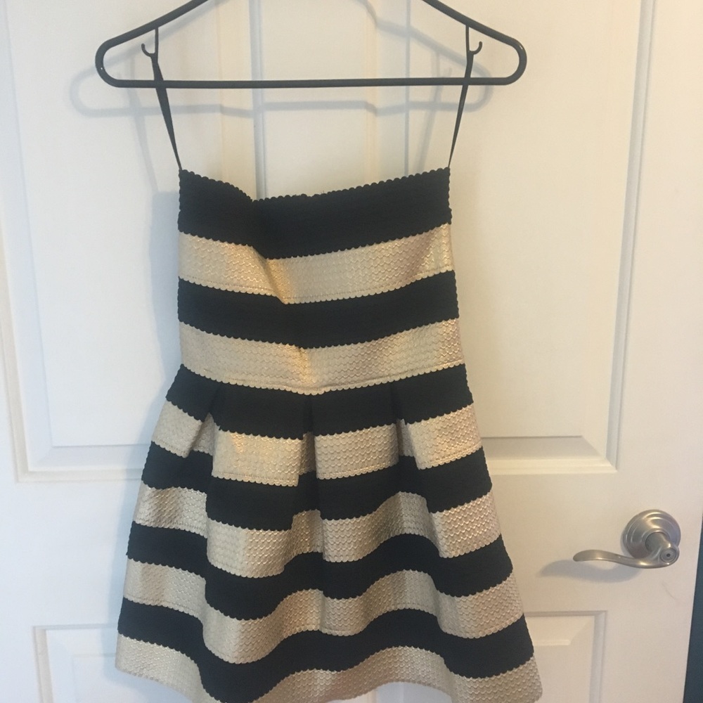 Women's dresses. Short and long.  small-medium