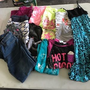 Lot of gently used assorted girls clothes 15pcs