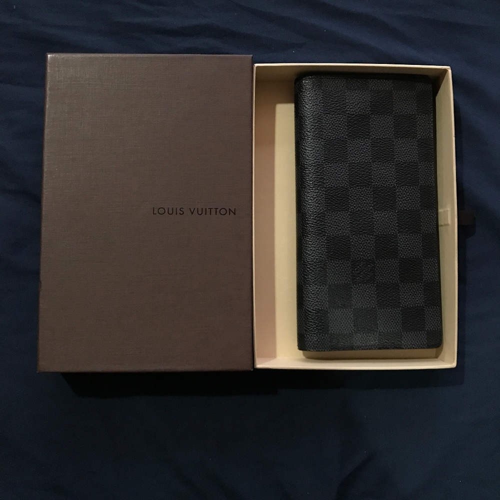 *sold*Louis vuitton damier checkbook *sold*