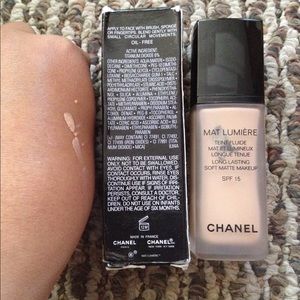 Chanel foundation matte no.40 (beige)
